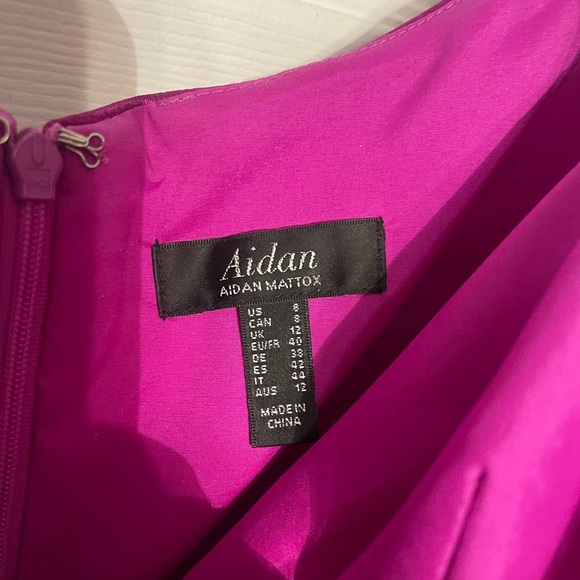 Stunning Aidan Mattox Off the Shoulder Gown. Worn once. Size 8! + Garment bag - Picture 6 of 7